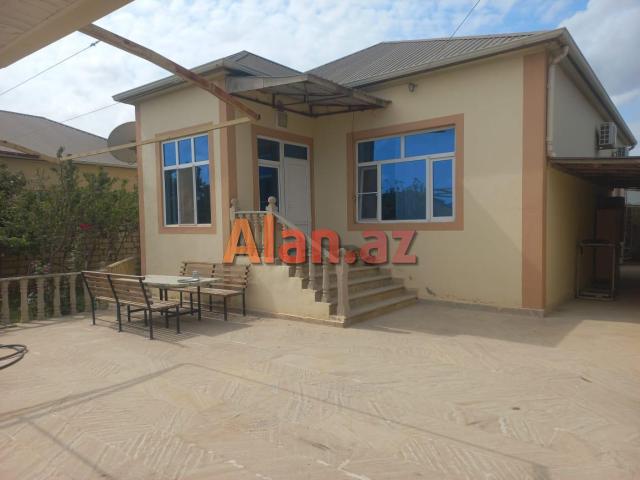 Albalılıqda həyət evi satılır