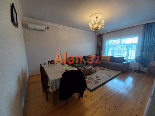 Albalılıqda həyət evi satılır