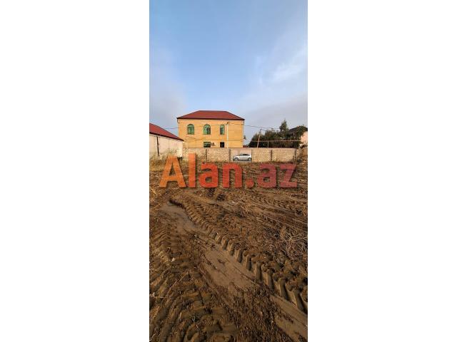 Buzovnada Mərdəkan yolunda torpaq sahəsi satılır