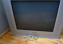 Köhnə Samsung televizoru pulsuz verilir (özünütəmir, Nərimanov rayonu)