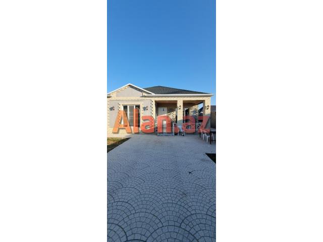 Buzovnada həyət evi satılır