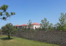 saray qesebesinde Villa Badam terefde 16,5 sot torpaq satilir