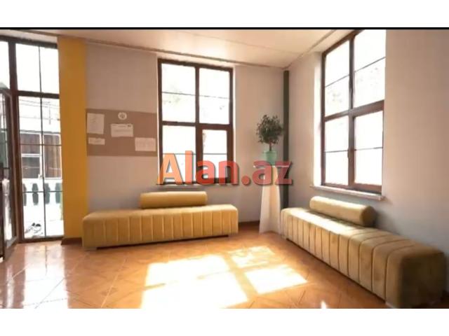 E.Elliyev kucesinde 3 mertebeli  villa satilir