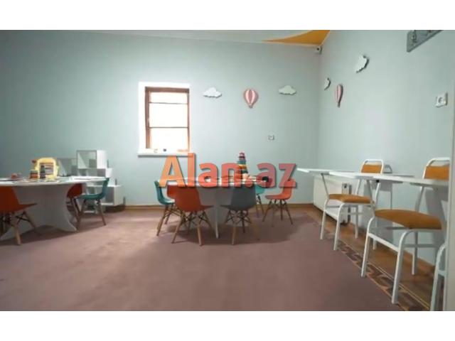 E.Elliyev kucesinde 3 mertebeli  villa satilir