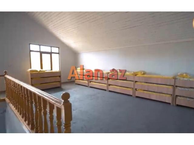 E.Elliyev kucesinde 3 mertebeli  villa satilir