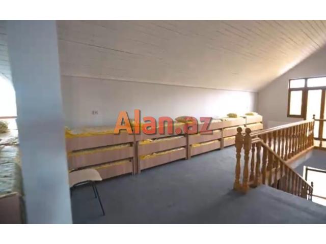 E.Elliyev kucesinde 3 mertebeli  villa satilir
