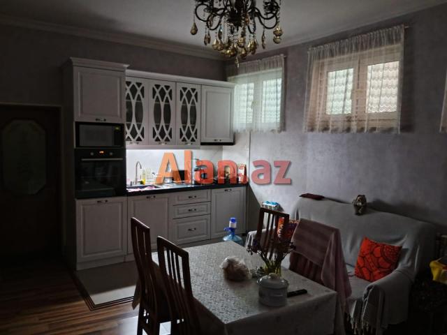 Montinde 4 otaqli heyet evi satilir
