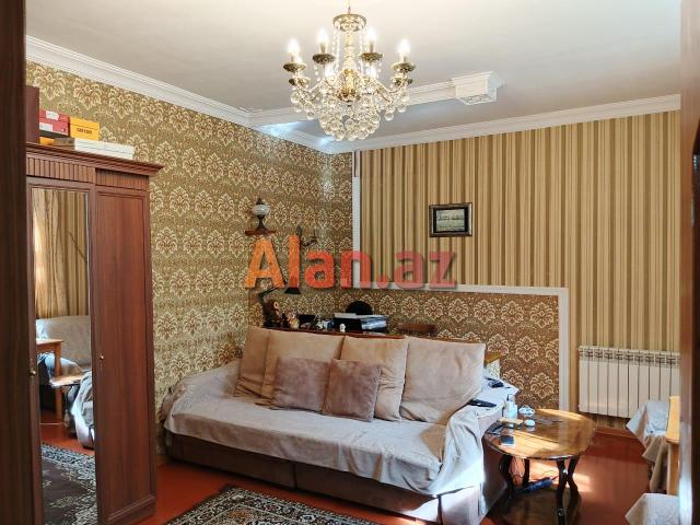 Montinde 4 otaqli heyet evi satilir