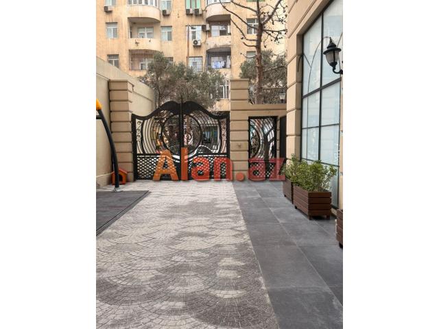 Azadlıq metro