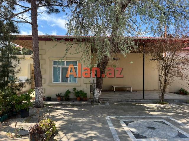 Mərdəkanda bağ evi satılır