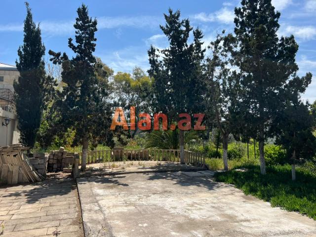 Mərdəkanda bağ evi satılır