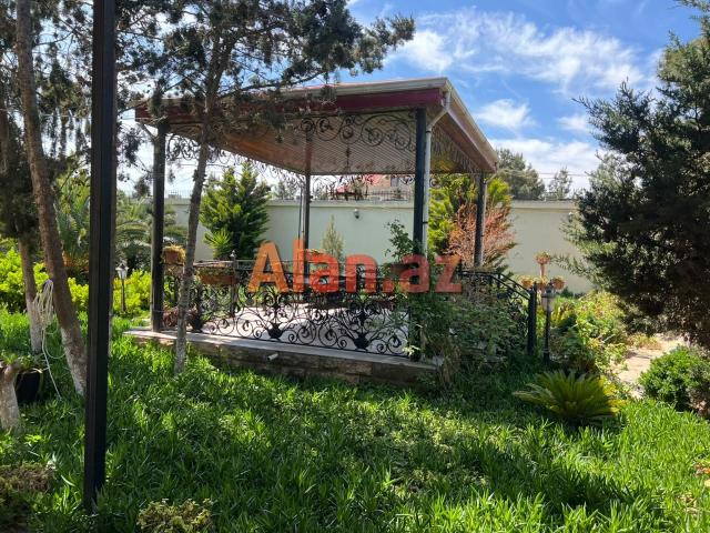 Mərdəkanda bağ evi satılır
