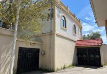 Mərdəkanda bağ evi satılır