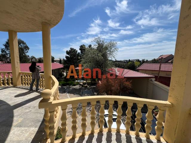 Mərdəkanda bağ evi satılır
