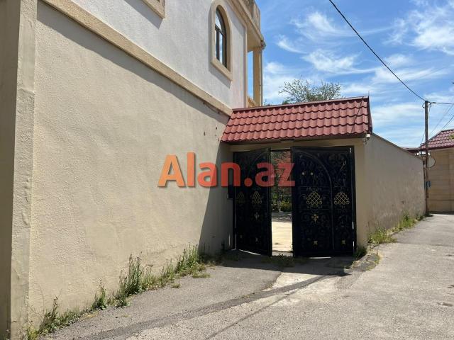 Mərdəkanda bağ evi satılır