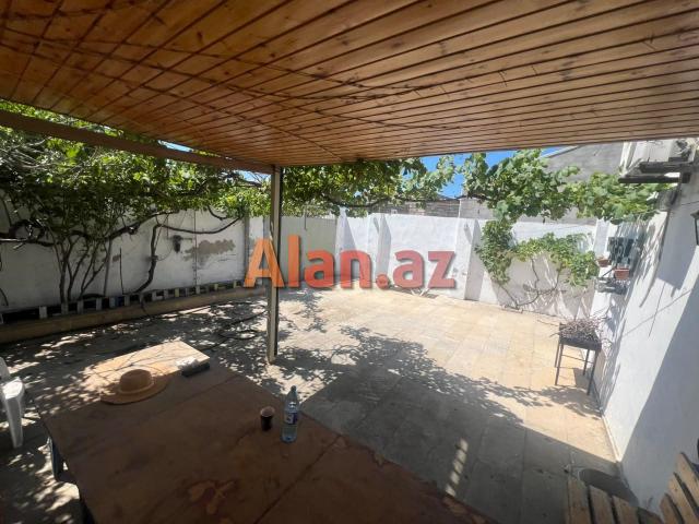Şüvəlanda bağ evi satılır