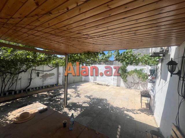 Şüvəlanda bağ evi satılır