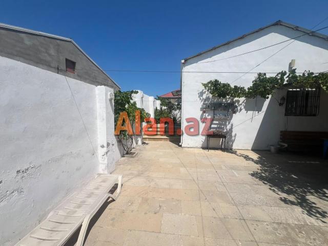 Şüvəlanda bağ evi satılır