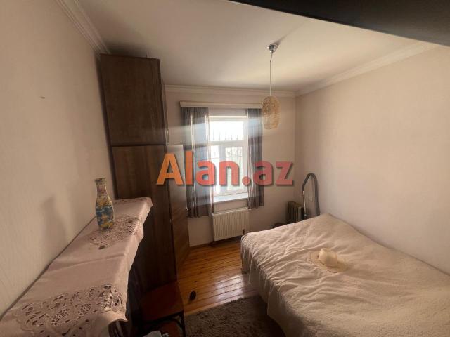 Şüvəlanda bağ evi satılır
