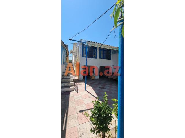 Buzovnada həyət evi satılır
