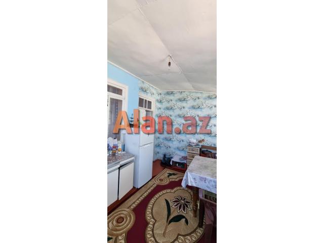 Buzovnada həyət evi satılır