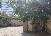 Buzovnada həyət evi satılır