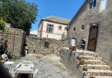 Buzovnada həyət evi satılır