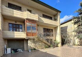 Bileceri qesebesinde 3mertebeli 8otaqli villa kiraye verilir