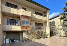 Bileceri qesebesinde 3mertebeli 8otaqli villa kiraye verilir