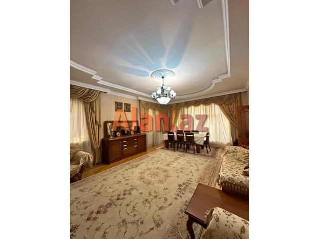 Bileceri qesebesinde 3mertebeli 8otaqli villa kiraye verilir