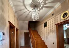 Bileceri qesebesinde 3mertebeli 8otaqli villa kiraye verilir