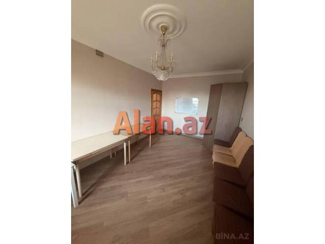 Razində satılır 3 otaqlı köhnə tikili