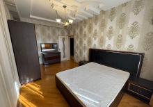 Zərifə Göz klinikasının yanı