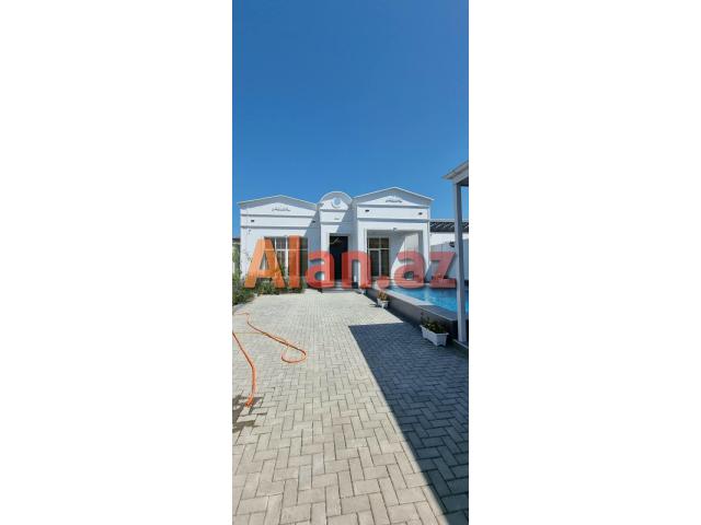 Buzovnada həyət evi satılır