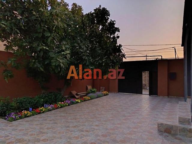 Buzovnada həyət evi satılır