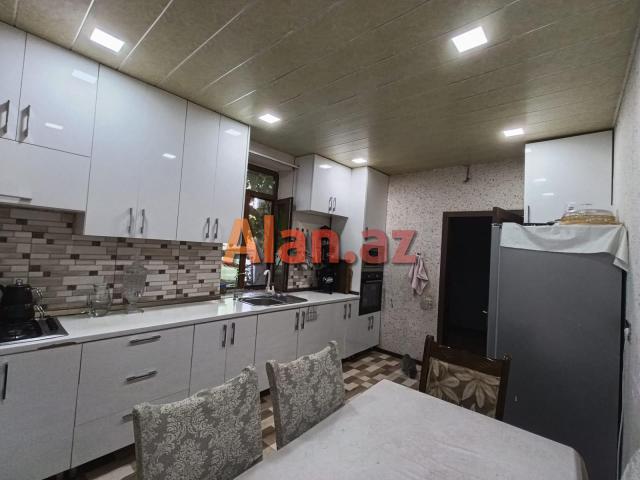 Buzovnada həyət evi satılır