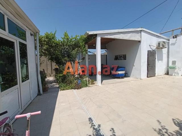 Buzovnada həyət evi satılır