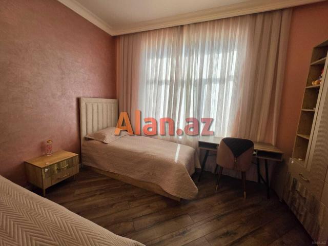 Buzovnada həyət evi satılır