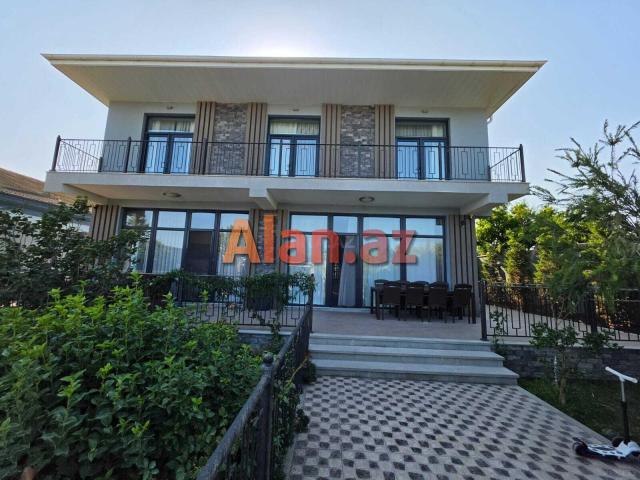 Buzovnada həyət evi satılır