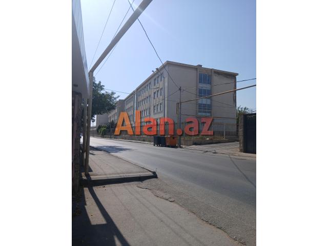 Binəqədi 179 nömrəli məktəbin yanı.