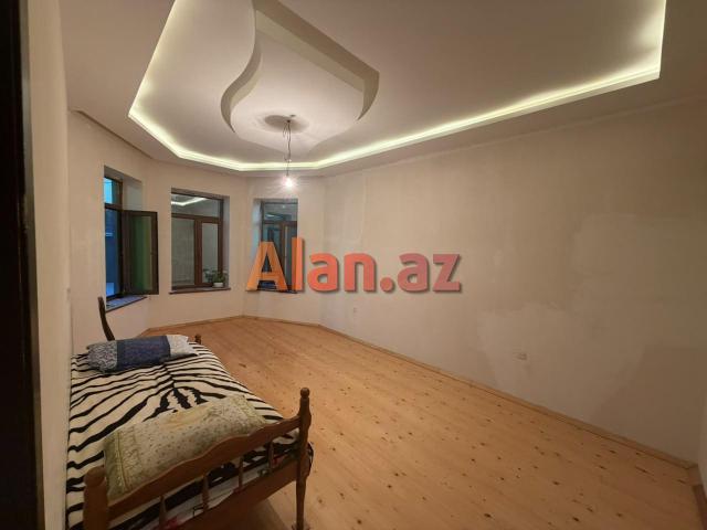 Şüvəlanda həyət evi satılır