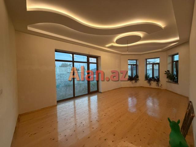 Şüvəlanda həyət evi satılır
