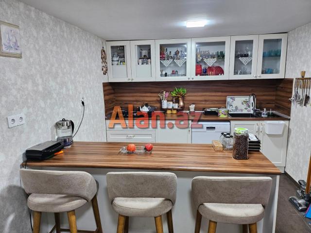 Buzovnada həyət evi satılır