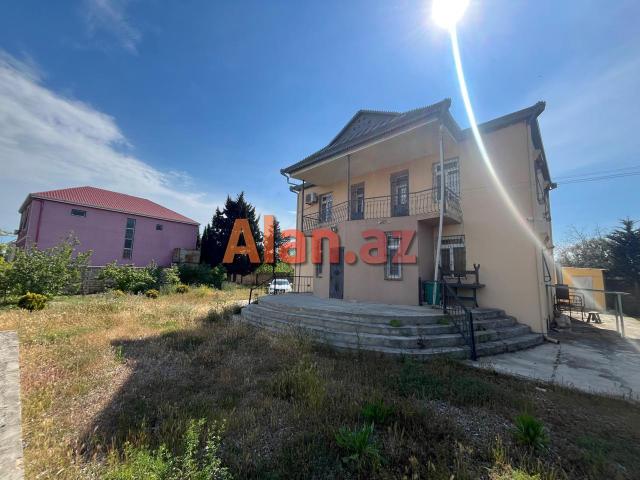 Buzovnada həyət evi satılır