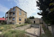 Fatmayi qesebesinde tecili 4 mertebeli Villa satilir