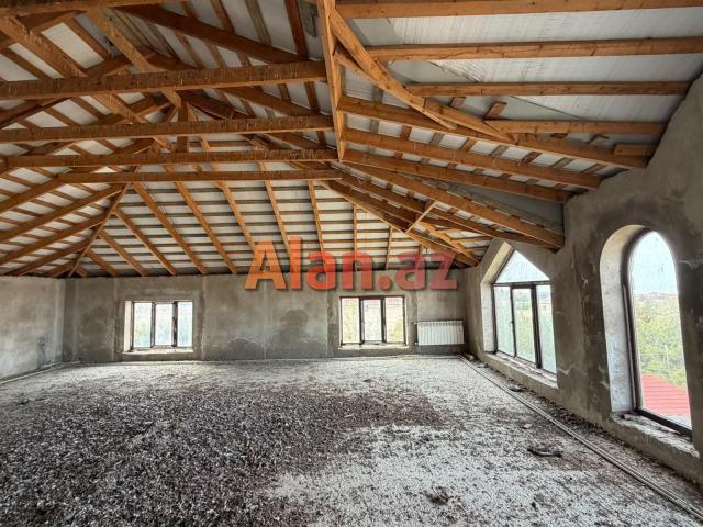 Fatmayi qesebesinde tecili 4 mertebeli Villa satilir