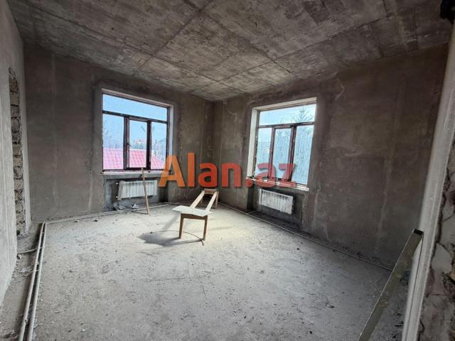 Fatmayi qesebesinde tecili 4 mertebeli Villa satilir