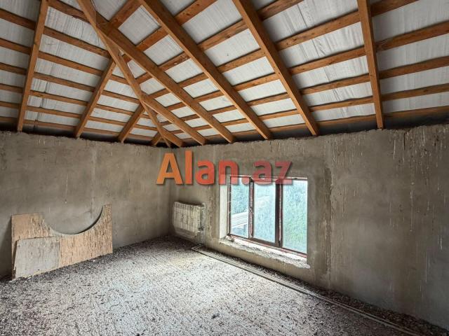 Fatmayi qesebesinde tecili 4 mertebeli Villa satilir