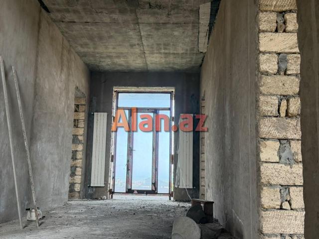 Fatmayi qesebesinde tecili 4 mertebeli Villa satilir