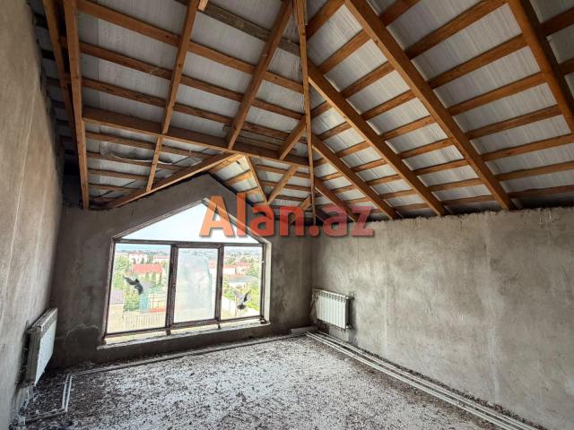 Fatmayi qesebesinde tecili 4 mertebeli Villa satilir